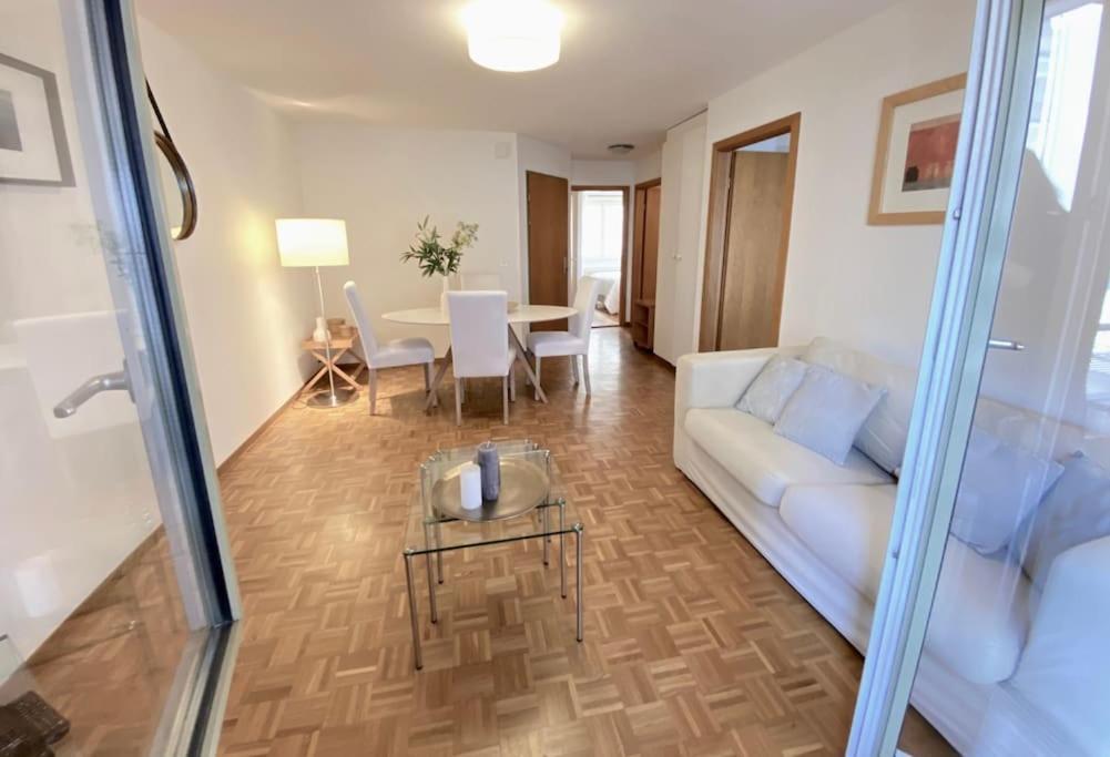 Comfortable, Very Well Located Between Train Station And Lake! 로잔 외부 사진